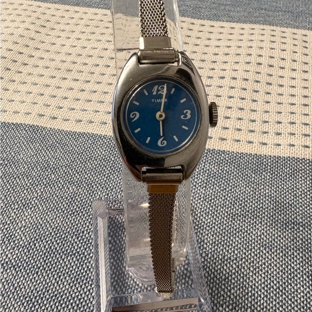 Vintage Timex Ladies Mechanical Wristwatch with a Blue Dial and Mesh Band